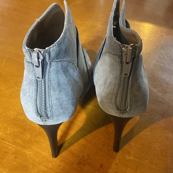 Like new. Gomax Prom night-08 size 8.5 - Picture 2 of 3